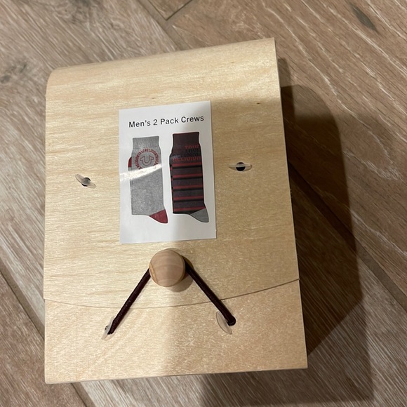 True Religion 2 Pack Crew Socks - Picture 3 of 6